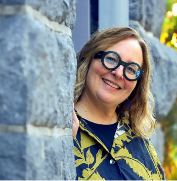 Vanda Dauksta: "Amerikā būt par latvieti ir hobijs, kas prasa laiku un lielus līdzekļus. Bet Latvijā tu vienkārši esi latvietis un dari brīvajā laikā to, kas tevi interesē."