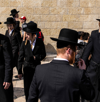Ortodoksālie ebreju vīrieši.