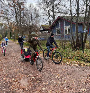 Jūrmalā notiekošais velobrauciens "Izbrauc Latviju!" vienmēr ir kupli apmeklēts, piedaloties gan veciem, gan jauniem dalībniekiem.