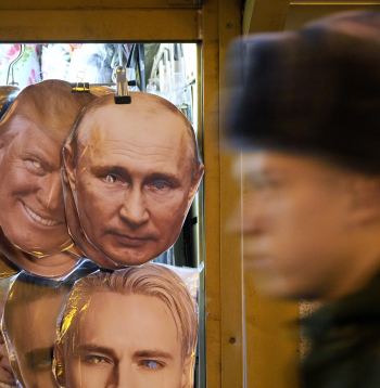 Krievu karavīrs. Tramps. Putins. 