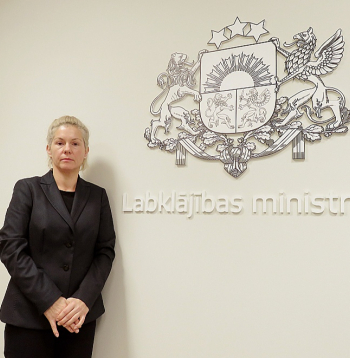 Labklājības ministrijas Eiropas Atbalsta fonda vistrūcīgākajām personām vadošās iestādes vadītāja Aurika Stratane: "Mēs arī negribētu neko mazināt, diemžēl finansējuma samazinājums liek to darīt."
