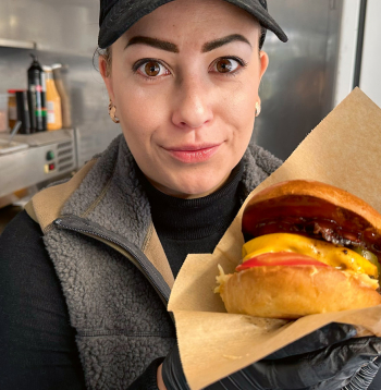 Labu apetīti novēl "GastroTruck" šefs Sintija Dozberga!