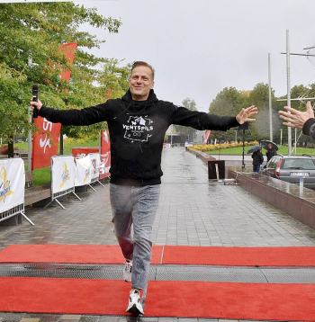Andris Valerts jau 14 gadus organizē Ventspils pusmaratonu.