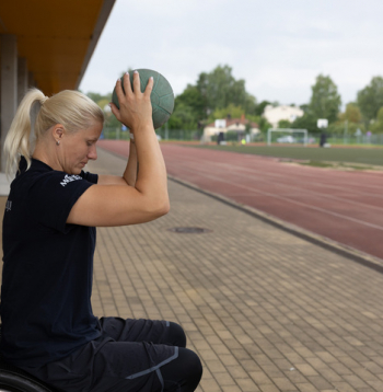 Paraolimpiete Diāna Krūmiņa treniņā.