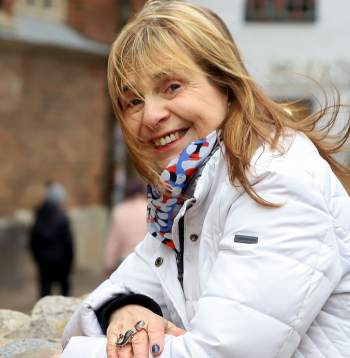 Baņuta Rubess: "Man tas būs ļoti liels notikums, satikties ar
latviešu lasītāju, jo grāmata netika rakstīta latviešu
lasītājam. To rakstīju lasītājam, kam ne sevišķi interesē
Latvijas vēsture."