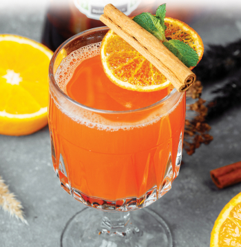 Karstais ananasu sulas dzēriens.