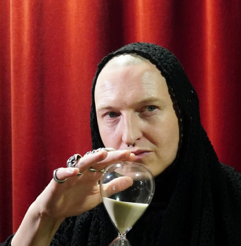 Mākslinieks Kristians Brekte.