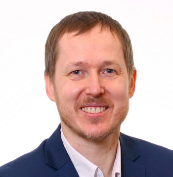 Didzis Solims,  AS "Latvenergo" pētniecības un inovāciju direktors: "Līdzīgi kā daudzas enerģijas ražošanas kompānijas Eiropā arī "Latvenergo" izskata iespējas attīstīt tādu enerģijas produktu ražošanu, kas saistīti ar ūdeņradi. Tomēr jāatzīst, ka šie projekti saskaras ar izaicinājumiem visā Eiropā, galvenokārt dārdzības dēļ."