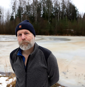 Ropažu pagasta viensētas "Ariņi" īpašnieks Pēteris Ozoliņš: "Dolomīta ieguve zem gruntsūdens līmeņa, visticamāk, nozīmē to, ka dzeramā ūdens aka un pieci mana vectēva izraktie zivju dīķi būs sausi."