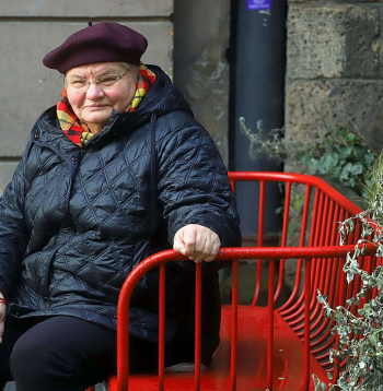 Janīna Kursīte: "Rakstot "Kamolkoku" un sekojot mūsu lielajiem 19. gadsimta vidus un otrās puses vīriem un arī sievām, kuri radīja moderno latviešu valodu, bija jāpiedomā, kā ikkatru no tēmām pateikt savā valodā."