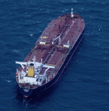 Krievu ēnu flotes kuģis. 