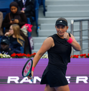 Aļona Ostapenko.