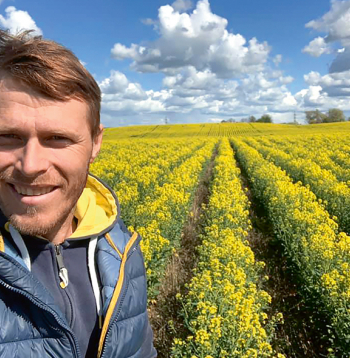 Mārtiņš Flaksis: "Starpkultūras ir būtiskas, jo tās ne tikai uzlabo augsnes struktūru, bet arī palīdz samazināt mēslošanas līdzekļu un pesticīdu izmantošanu."