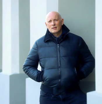 Alvis Hermanis (1965), Jaunā Rīgas teātra mākslinieciskais vadītājs, teātra un operas režisors, scenogrāfs, aktieris. Rīga. 12/02/2005.