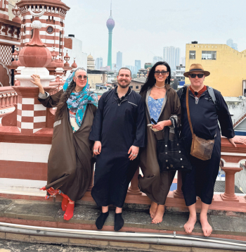 "Četri uz koferiem" Šrilankā.