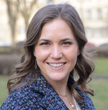 Dānijas Eiropas lietu ministre Marija Bjēra: "Ir taisnība, ka Dānija tradicionāli ir bijusi to Eiropas valstu grupā, kas skeptiski skatās uz pārmērīgiem tēriņiem. Tomēr situācija, salīdzinot ar miera laikiem, ir radikāli mainījusies un mums būs vairāk jāiegulda aizsardzībā."