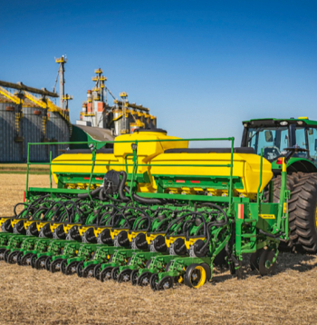 'John Deere PL1200' sējmašīna.