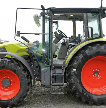 'Claas Axos 3' traktors.