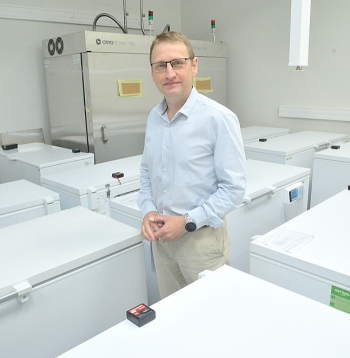 Profesors, molekulārbiologs Jānis Kloviņš: "Mums arī notiek ļoti intensīva vīrusu pētniecība, kas palīdz veidot vakcīnas. Ar dzīvnieku modifikāciju neaizraujamies."