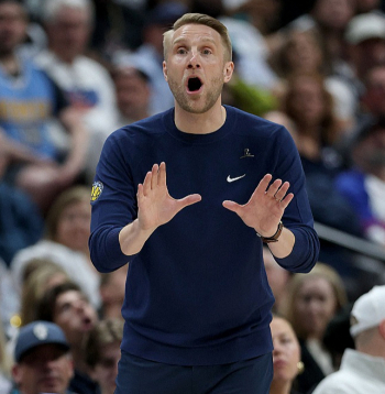 Tomass Īsalo paveica ko nebijušu eiropietim, pirmās sezonas laikā Ziemeļamerikā kļūstot par NBA komandas Memfisas "Grizzlies" galveno treneri.