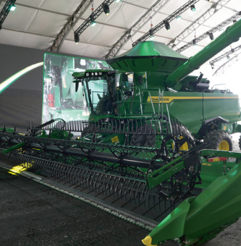 'John Deere Space 7' kombains.