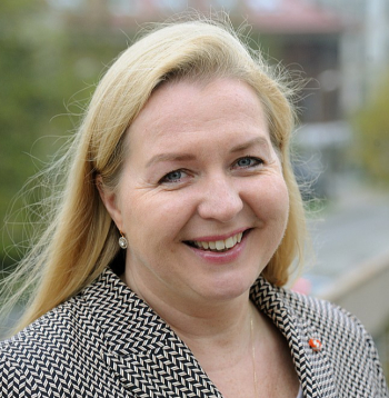 Latvijas Drošības un aizsardzības industrijas federācijas valdes priekšsēdētāju Elīna Egle: "Līdz šim aizsardzības industrija gan Latvijā, gan ārpus tās lielā mērā attīstījusies ar pašu resursu palīdzību, jo finansēt bruņojuma ražošanu, kā arī divējādas pielietojamības produktu ražošanu pēdējos gadu desmitos bija kļuvis "nemoderni" un bankas sekoja šai tendencei. Šobrīd situācija sāk mainīties."