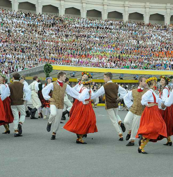 Šovasar XIII Latvijas Skolu jaunatnes dziesmu un deju svētkos piedalīsies vairāk nekā 35 000 bērnu un jauniešu.
