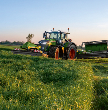 'Fendt' pļaujmašīna.