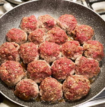 Medījuma gaļas celšana galdā ir fantastisks medījuma procesa noslēgums.