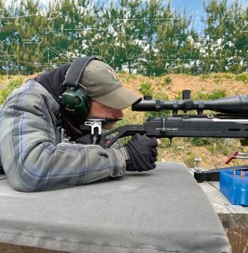 Ballistiskajos kalkulatoros ir iespēja ņemt vērā arī lodes rotāciju, laika apstākļus: temperatūru, gaisa mitrumu, vēja virzienu un stiprumu. Tādējādi korekcija būs daudz precīzāka.
