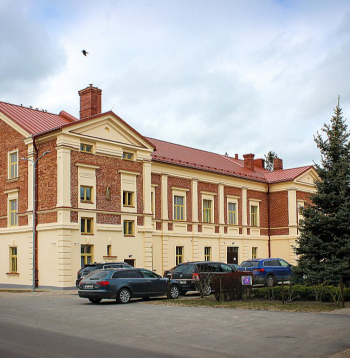 Zaļenieku kultūras nams piedzīvojis vērienīgu pārbūvi. Projekta kopējās izmaksas, ieskaitot projektēšanu, būvniecību, autoruzraudzību un būvuzraudzību, bijušas 2 714 239,39 eiro, ieskaitot PVN.