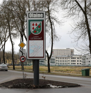 Olaines novads tiek raksturots kā industriāla pašvaldība, kas dodot iedzīvotājiem darba vietas un ienākumus, taču infrastruktūrā daudzviet vēl redzams padomju laika mantojums.