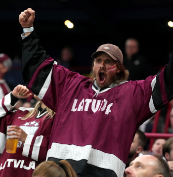 Latvijas hokeja līdzjutēji.
