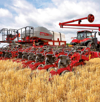 'Case IH' kombains testēšanas gaitā.