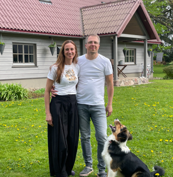 Laura un Ēriks Danilāni atzīst, ka, pirms 13 gadiem sākot pārbūvi, nav cerējuši, ka dzīvos tik labi sakārtotā vidē.