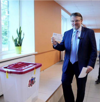"Latvija pirmajā vietā!" Rīgas mēra amata kandidāts Ainārs Šlesers.