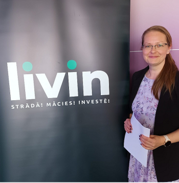 "Sešu darbības gadu laikā mūsu kontakttīkla atbalstu izmantojuši 144 dažāda veida speciālisti no Latvijas citām vietām un arī ārzemēm, kopā ar ģimenēm 230 cilvēki, no kuriem 56 bijuši reemigranti no ārvalstīm," stāsta "LIVIN Ventspils" kontaktpunkta vadītāja Ina Servuta.