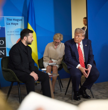 Volodimirs Zelenskis un Donalds Tramps Hāgā.