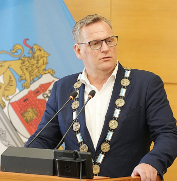 Uzlicis amata ķēdi, Viesturs Kleinbergs teica: "Es jūtos kā novecojusi hiphopa zvaigzne "Positivus" festivālā."