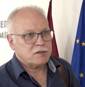 Valdis Keris, Latvijas Veselības un sociālās aprūpes darbinieku arodbiedrības priekšsēdētājs.