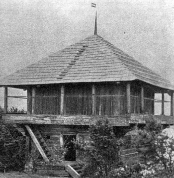 Zvirgzdenes muižas klēts pēc uzstādīšanas 1935. gadā.