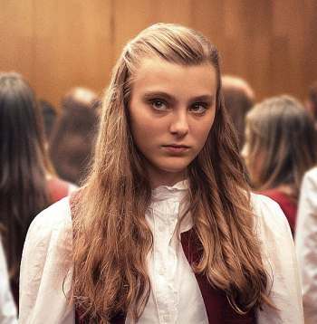 Katerina Falbrova čehu režisora Ondreja Provazníka filmā "Broken Voices".