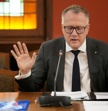 Finanšu ministrs Arvils Ašeradens: "Ja tur nav biznesa plāna, tad labāk uz biržu neiet, tas beigsies ļoti slikti."