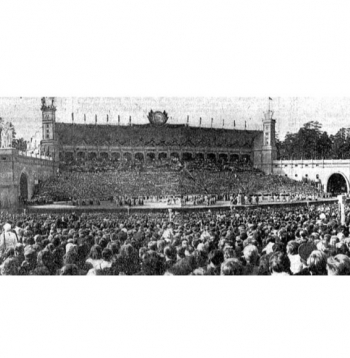 Mežaparka estrāde 1955. gada Dziesmu svētkos.