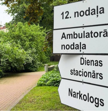 Veselības ministrija cer, ka, zem viena jumta apvienojot sešas valsts psihoneiroloģiskās slimnīcas, varēs uzlabot arī pacientu ārstēšanu. Taču daļa ārstu uzskata, ka slimnīcu pārvaldības maiņa vēl vairāk apgrūtinās pacientu piekļuvi psihiatriem.