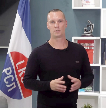 Andris Vurčs Olaines domē ievēlēts no kopīgā saraksta "Suverēnā vara"/"Apvienība Jaunlatvieši". Par šo sarakstu pašvaldību vēlēšanās balsoja 16,11% no Olaines vēlētājiem jeb 905 pilsoņi. Vurčs dzimis 1983. gadā un Centrālajai vēlēšanu komisijai sniedzis ziņas, ka 2002. gadā absolvējis Olaines 1. vidusskolu. Šādas ziņas par sevi viņš sniedzis CVK arī iepriekš – 2021. gadā viņš kā vienīgais deputāts tika Olaines domē no Latvijas Krievu savienības saraksta. 2022. gadā no šīs pašas partijas saraksta viņš neveiksmīgi kandidēja uz 14. Saeimu.
