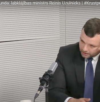 Labklājības ministrs Reinis Uzulnieks Latvijas Radio "Krustpunktā" intervijā apgalvoja, ka lielākās pensijas saņēmējs Latvijā joprojām sociālajās iemaksās maksājot miljonu eiro gadā. Taču, kā izrādās, tā nav taisnība.