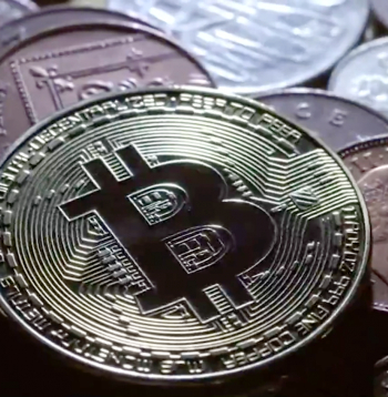 Viena no būtiskākajām Bitcoin priekšrocībām ir tā decentralizācija – to nekontrolē neviena organizācija vai centrālā institūcija.