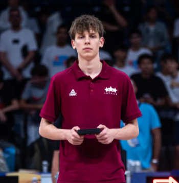 Valdis Valters iekļauts Eiropas U-18 čempionāta simboliskajā izlasē.