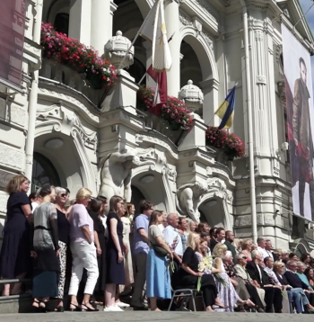 Latvijas Nacionālais teātris atklāj savu 107. sezonu.